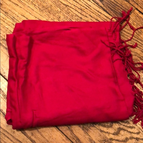 New red scarf never unfolded - Picture 1 of 2